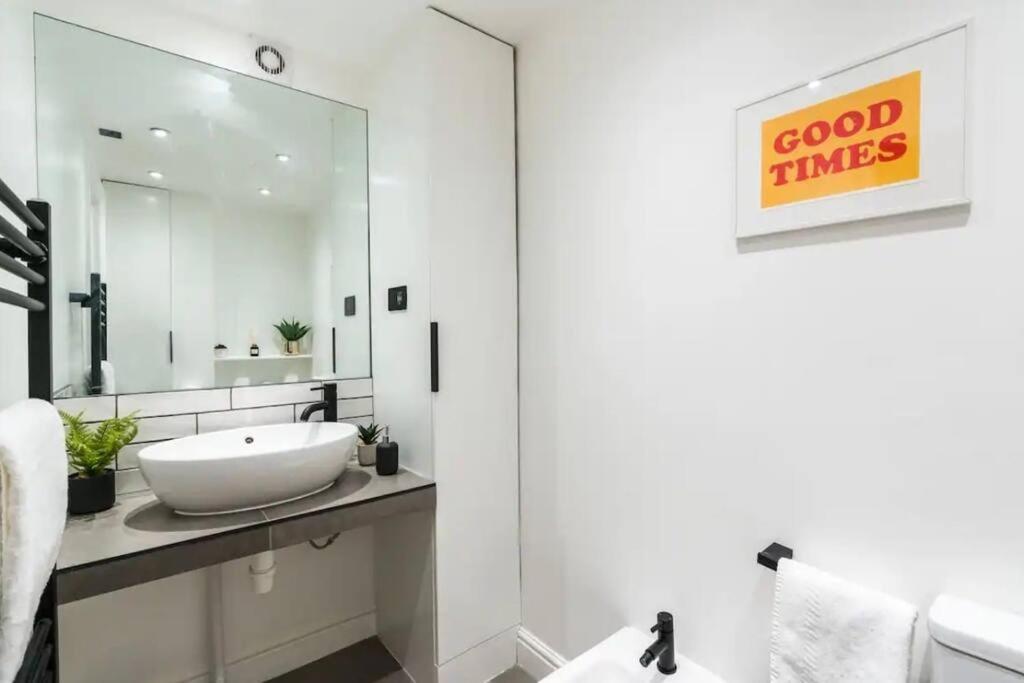 3 X Bedroom Riverside Flat With Hot Tub On Roof Terrace London Luaran gambar