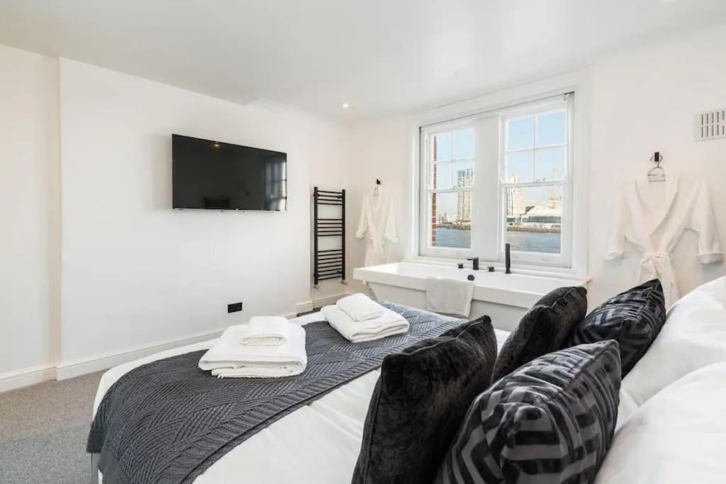 3 X Bedroom Riverside Flat With Hot Tub On Roof Terrace London Luaran gambar