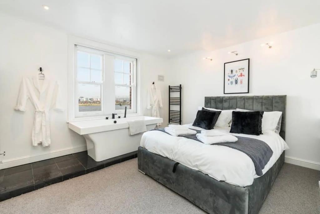 3 X Bedroom Riverside Flat With Hot Tub On Roof Terrace London Luaran gambar
