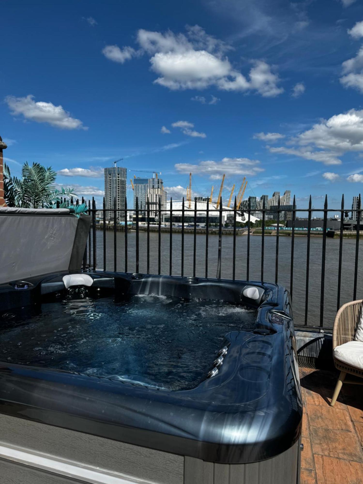 3 X Bedroom Riverside Flat With Hot Tub On Roof Terrace London Luaran gambar