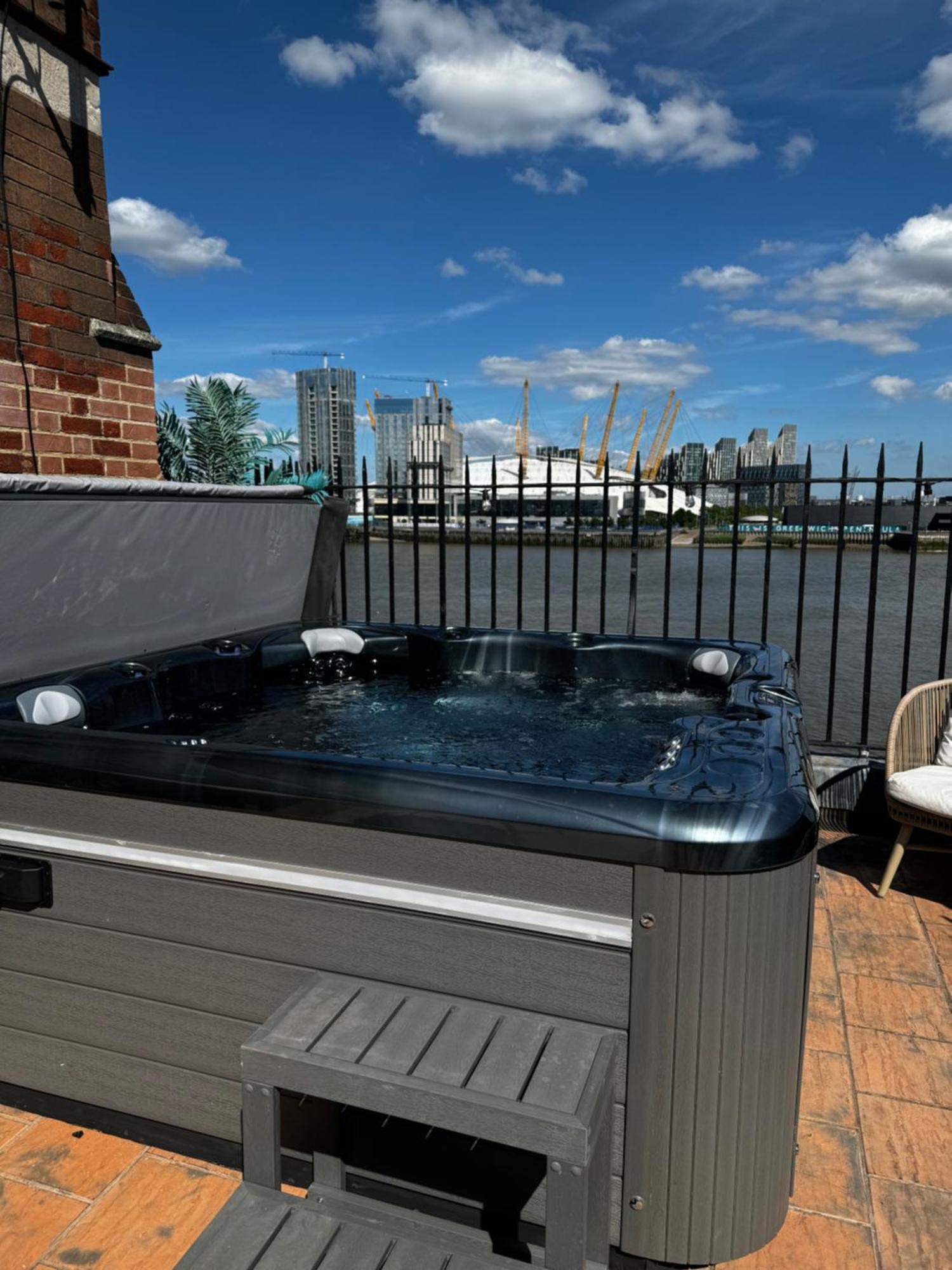 3 X Bedroom Riverside Flat With Hot Tub On Roof Terrace London Luaran gambar