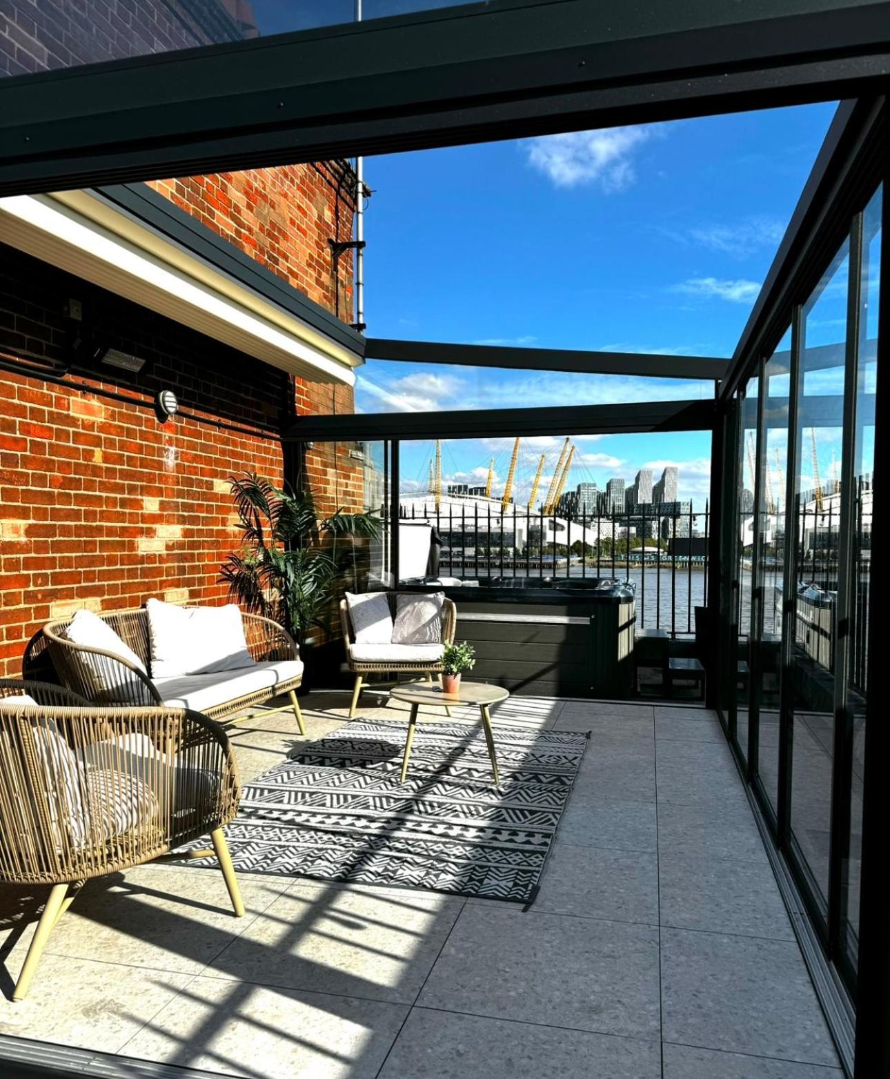 3 X Bedroom Riverside Flat With Hot Tub On Roof Terrace London Luaran gambar